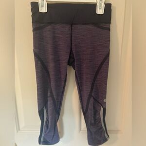 Lululemon size 2 capri purple leggings with zipper